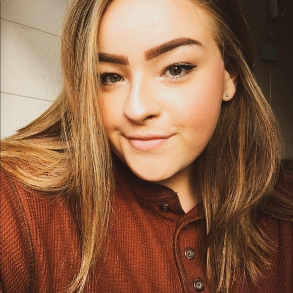 Meet your Posher, Kylee - Picture 1 of 1